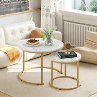 Ensemble de deux tables basses gigognes avec plateau en faux marbre et structure en bois, tables d'appoint rondes modernes et luxueuses pour le salon, la chambre à coucher, décoration