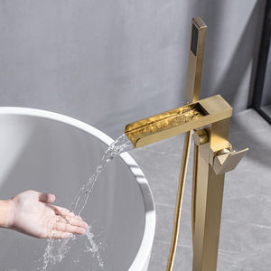 Robinet <span class=keywords><strong>de</strong></span> <span class=keywords><strong>baignoire</strong></span> sur pied en laiton noir mat avec douchette cascade verticale <span class=keywords><strong>pour</strong></span> eau froide et chaude - Product Image 4