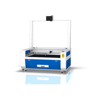 Système laser pour tissus avec positionnement par projecteur visuel pour la fabrication d'enseignes, la décoration de meubles et la production artisanale sur mesure