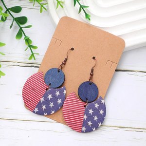 Boucles d'oreilles en bois tendance en liège naturel craquelé motif étoiles et rayures et croissant pour femme Uionen 990 - Product Image 1