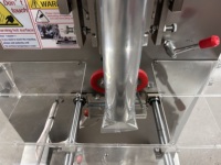 Machine d'étiquetage verticale pour sachets de thé triangulaires, pour produits chimiques, granulés de papier, automatique, haute productivité, multifonction
