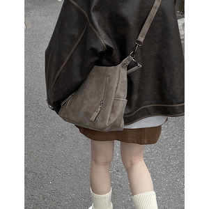 Sac fourre-tout vintage Maillard pour femme en PU, grande capacité, avec fermeture éclair, sac à bandoulière, doublure en polyester, design de niche, style tendance - Product Image 1
