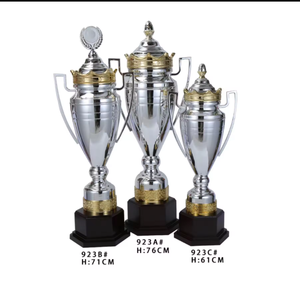 كأس معدني عالي الجودة مع تاج ذهبي ، قاعدة خشبية بأعمدة - Product Image 6