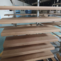 Escalier Flottant en Bois Massif Haut de Gamme avec Colonne Centrale Moderne et Garde-Corps en Verre – Escaliers Flottants Personnalisés pour Villa de Luxe