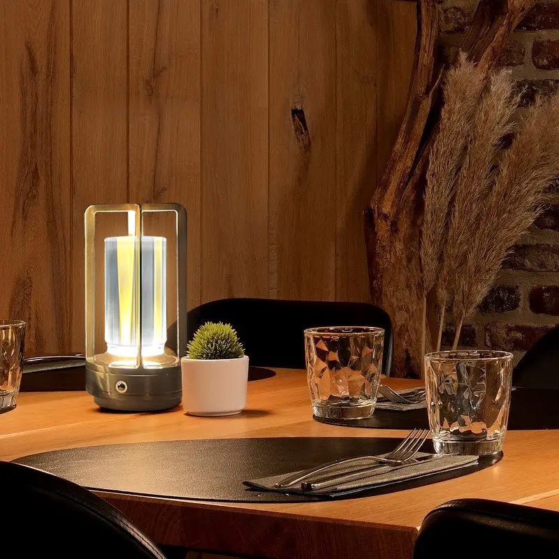 Candeeiro de mesa recarregável portátil retrô de alta qualidade com luz nórdica para bar e restaurante de luxo, candeeiro de mesa decorativo de LED