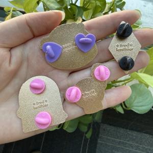 Épingles en émail personnalisées Felton, mignonnes, plaquées or, en métal, avec paillettes, épingles en émail dur pour la décoration - Product Image 5