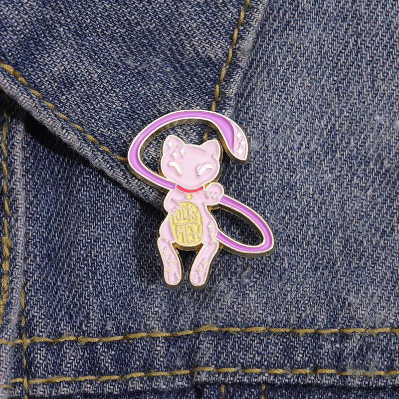 Stylish Pink Lucky Cat Cartoon Metal Brooch Pin Elegant Lapel Pin for Clothing and Accessories