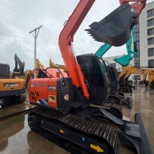 รถขุดตีนตะขาบ HITACHI ZX70 มือสอง พร้อมชิ้นส่วนสำคัญ เครื่องยนต์ Isuzu เกียร์ แบริ่ง มอเตอร์ PLC และปั๊มเกียร์ - Product Image 1