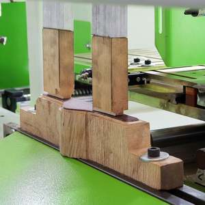 Machine à fraiser automatique double face pour le travail du bois, copieuse de formes, profilatrice à broches pour pieds de chaise - Product Image 3