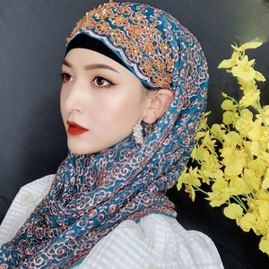 Châle islamique haut de gamme brodé de perles - Voile artisanal en dentelle par des artisans avec motif floral - Product Image 1