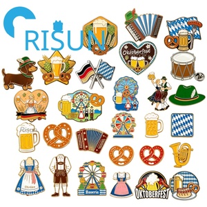 Broche de revers en métal en gros, souvenirs du festival de la bière bavarois d'Allemagne, émail UV personnalisé, épingles de chapeau alpines pour l'Oktoberfest - Product Image 1