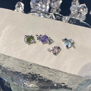 ต่างหูรูปพระจันทร์และดาวสุดฮิตสำหรับผู้หญิง ชุบทอง 14K ทำจากสแตนเลสสตีล ดีไซน์เรขาคณิตแบบโอเวอร์ไซส์ เหมาะสำหรับงานปาร์ตี้ - Product Image 6