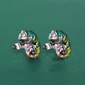 Boucles d'oreilles clous en or blanc E4578 pour femmes, bijoux fantaisie en alliage avec serti clos, boucles d'oreilles tendance - Product Image 6