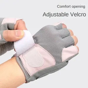 En gros Gants de musculation demi-doigts antidérapants pour hommes et femmes avec support de poignet pour la musculation et les sports de force - Product Image 3