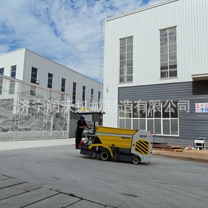 Pavimentadora de Asfalto con Motor de 17.1Kw y Ancho Ajustable de 0.8-2.5M para Construcción de Carreteras - Product Image 1