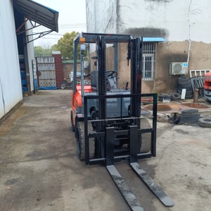 Orijinal Kullanılmış <span class=keywords><strong>Toyota</strong></span> ZN <span class=keywords><strong>30</strong></span> Dizel Forklift 3 Metre Kaldırma Yüksekliği Düşük Çalışma Saati - Product Image 3