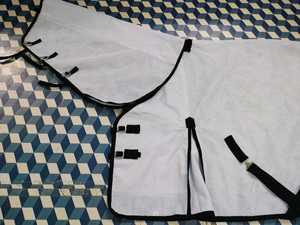 Anti Slip Horse Winter Blanket With Double Buckle Closure And Reinforced Stitching Design - Product Image 5