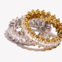 Anillo Dreamshow de Acero Inoxidable Chapado en Oro con Circonita Cúbica de Corte Marquesa, Joyería Elegante y Minimalista para Mujer