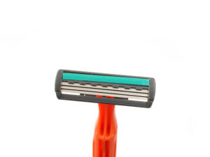 Pisau Cukur Sekali Pakai <span class=keywords><strong>BIC</strong></span> Design Tiga Mata Pisau dengan Strip Pelumas, Laris Terjual - Product Image 5