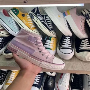 รองเท้าผ้าใบผู้หญิงมือสองแบบวัลคาไนซ์ ราคาถูก สไตล์ลำลอง คละแบบ - Product Image 4