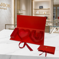 Boîte cadeau en papier rigide en forme de cœur rouge magnétique réutilisable écologique de luxe en gros pour l'emballage de fleurs et de chocolats avec ruban rouge