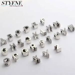 Oferta Especial: Abalorios Originales de Plata de Ley 925 con 26 Letras Inglesas, Circonitas y Perlas de Agua Dulce en Forma de Corazón para Mujer, Accesorios DIY - Product Image 1