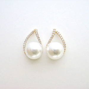 Orecchini a perla a forma di V, eleganti, alla moda, minimalisti, gioielli di tendenza, accessorio regalo per donna - Product Image 3