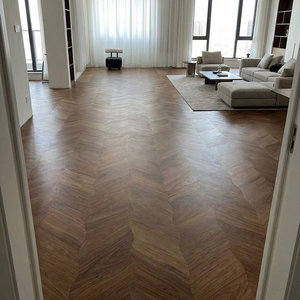 Parquet en chêne blanc multicouche de qualité T&G, finition brillante CE, 16 mm, marque AVANTIMORA, pour escalier - Product Image 1