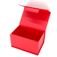 Boîte rigide pliable magnétique rouge tout-en-un avec logo personnalisé en feuille métallisée, emballage cadeau rouge mat pour les cadeaux de mariage