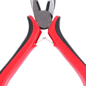 คีมปากแหลมสีแดงดำจากโรงงานโดยตรง ขนาด 4.5 นิ้ว ผลิตจากเหล็กโครเมียมวาเนเดียม ปากหยัก ปลายแหลม คีมขนาดเล็กสำหรับงาน DIY - Product Image 1