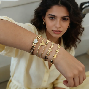 สร้อยข้อมือรูปหัวใจทันสมัย ชุบทอง 18K สำหรับผู้หญิง ผลิตจากสแตนเลส 304 ดีไซน์นวัตกรรม Feng เหมาะสำหรับใส่ออกเดท - Product Image 1