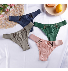 Bragas <span class=keywords><strong>de</strong></span> ropa interior <span class=keywords><strong>de</strong></span> moda sexy <span class=keywords><strong>de</strong></span> nailon brillante <span class=keywords><strong>de</strong></span> espera <span class=keywords><strong>de</strong></span> cintura baja <span class=keywords><strong>con</strong></span> letras en V <span class=keywords><strong>de</strong></span> metal para <span class=keywords><strong>mujer</strong></span> - Product Image 5
