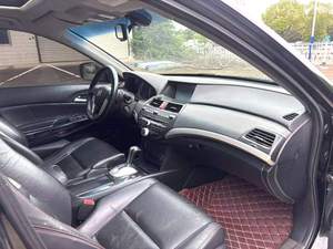 <span class=keywords><strong>Honda</strong></span> <span class=keywords><strong>Accord</strong></span> <span class=keywords><strong>2013</strong></span>, 8.ª generación, 2.4 PE, automático, sedán japonés usado, potencia V6 suave y acabado ejecutivo, lujo clásico y comodidad - Product Image 5