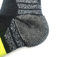 Chaussettes d'extérieur imperméables respirantes noires avec logo personnalisé pour hommes Chaussettes de randonnée en laine mérinos