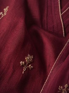 Ensemble Kurta et Palazzo Premium pour Femme en Chanderi avec Dupatta en Organza, Broderie Aari et Ornements de Perles – Tenue Traditionnelle Non Cousue - Product Image 4