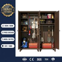 Armoire de rangement extérieure en acier brun foncé, avec toit plat, portes à persiennes, crochets pour panneaux perforés, étagères, abri à outils de jardin, grande capacité