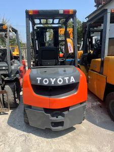 Minicargadora Usada en Japón a Bajo Precio, de 2.5/3.5/5 Toneladas, 3 Mástiles, 4.5m, para Hoteles, Tiendas de Materiales de Construcción y Plantas de Manufactura - Product Image 5