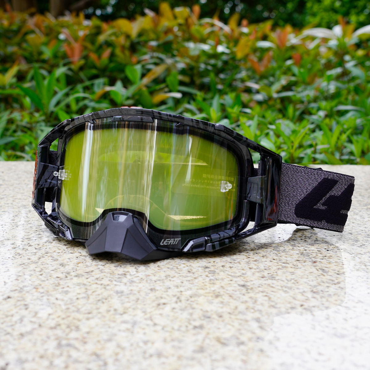 Black Frame / Clear Lens