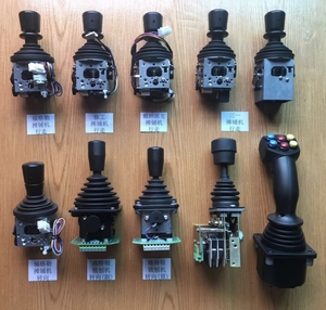 จอยสติ๊กควบคุมการเดินของเครื่องกัดถนน W2000 รุ่น 192494 - Product Image 6
