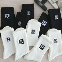 Chaussettes mi-mollet pour hommes, noires et blanches, style preppy universitaire, avec initiale, décontractées, respirantes en coton, pour étudiants, chaussettes de sport