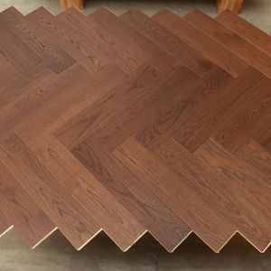 Parquet contrecollé multicouche en chêne blanc à chevrons, grade AB, couleur Old Castle, surface brossée, garantie 25 ans, référence MKNO.5389 - Product Image 4
