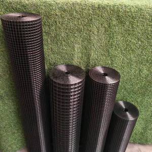 Rollo <span class=keywords><strong>de</strong></span> Malla Metálica Soldada con Recubrimiento <span class=keywords><strong>de</strong></span> PVC Negro, con Orificios Cuadrados <span class=keywords><strong>de</strong></span> 1/2'' y 1'', para Jaulas <span class=keywords><strong>de</strong></span> Aves y Pollos - Product Image 1