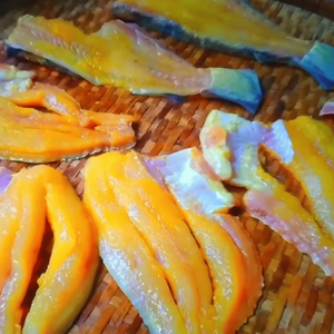 Filetes de Pescado Basa Secos al Sol Premium |   Pangasius Vietnamita Semi-Secado |   Snacks de Mariscos 100% Naturales para Asar/Freír - Product Image 1