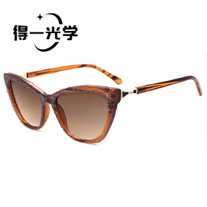 แว่นกันแดดทรงแคทอาย De Yi Optics สำหรับผู้หญิง กรอบสีดำ เลนส์ PC ป้องกันรังสียูวี 400 - Product Image 5
