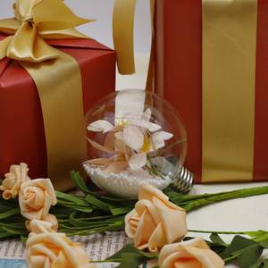 Hermosas Flores y Cuentas de Espuma Decoradas con Bolas de Cristal Transparente LED para Adornos Navideños - Product Image 6