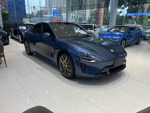 XIAOMI SU7 d'occasion, transmission intégrale 4 roues motrices, longue autonomie, édition MAX, véhicule électrique, berline 4 portes 5 places, haute performance, gris sur noir - Product Image 2