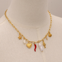 Collier pendentif personnalisé en acier inoxydable plaqué or 18 carats avec breloque étoile de mer martelée et perle d'eau douce en forme de cœur