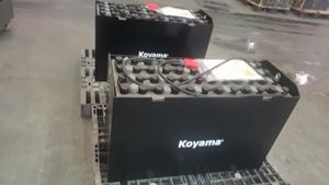 Koyama รถยกขับเคลื่อน48V 450Ah น้ำท่วมสำหรับรถยกไฟฟ้านิสสัน <span class=keywords><strong>FB25</strong></span>-01 <span class=keywords><strong>Komatsu</strong></span> FB15-5 - Product Image 2