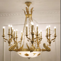 Candelabro de Victoria con alas de latón, luces de velas, corona de cobre con motivo de laureles, luz colgante, lámparas colgantes para Villa Hall