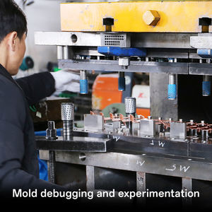 خدمة تصميم قوالب وأدوات الختم الدقيقة لقطع غيار السيارات المصنوعة من الصفائح المعدنية - Product Image 3